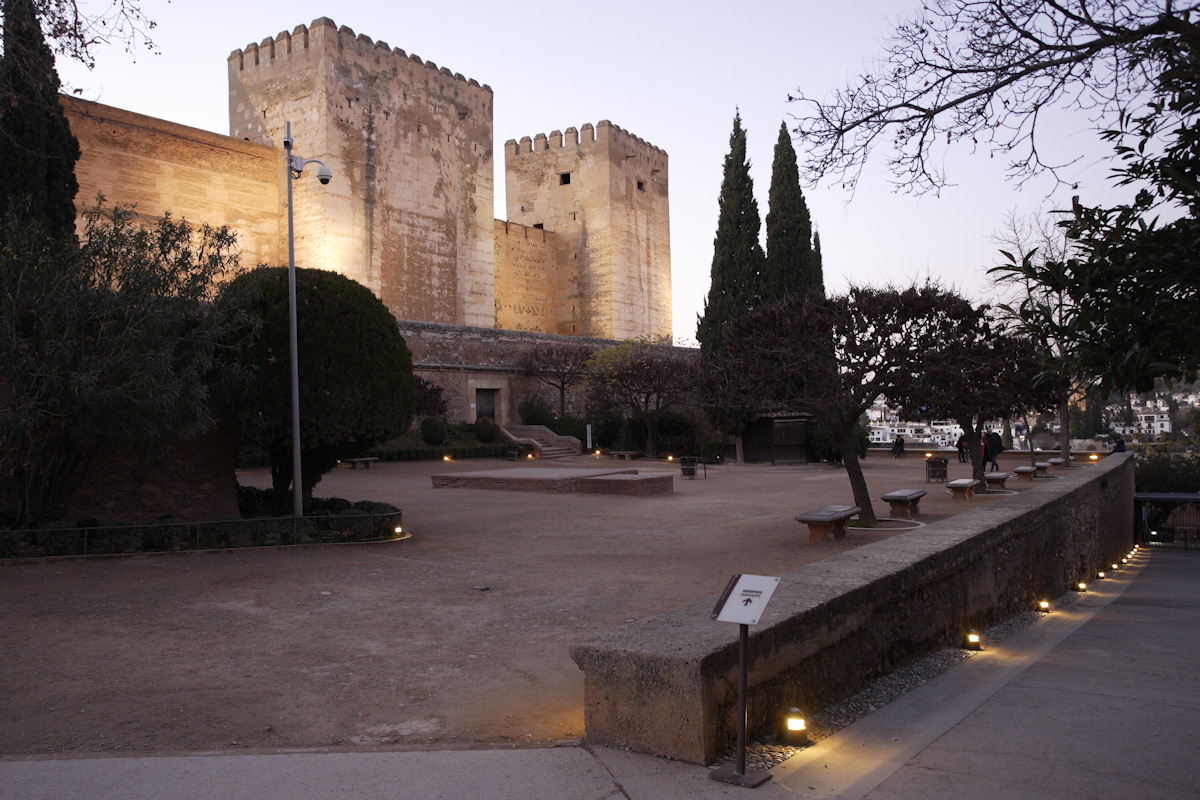 The Aljibes square is inside the grounds of the Alhambra in Granada, and in 1922 it was the venue for the first Deep Song Contest.